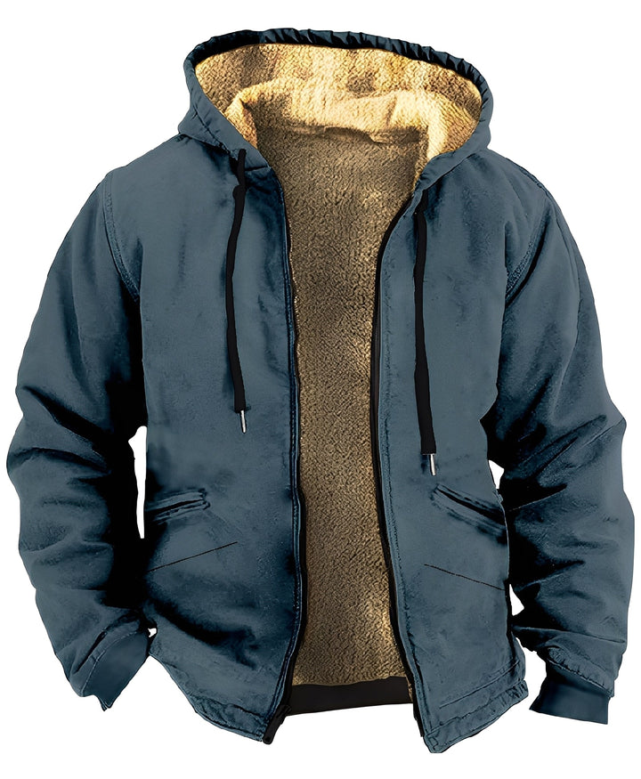 Homem veste jaqueta masculina Mervin colorida com capuz, look moderno casual para o dia a dia.
