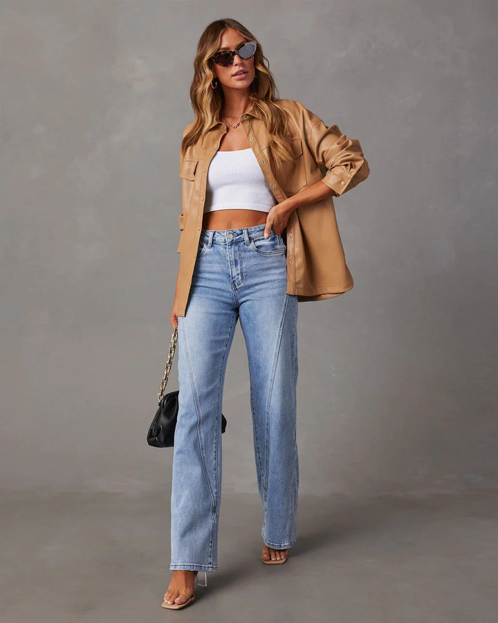 Calças jeans femininas estilosas de perna larga azul, ideais para um look casual e confortável na moda primavera-verão.