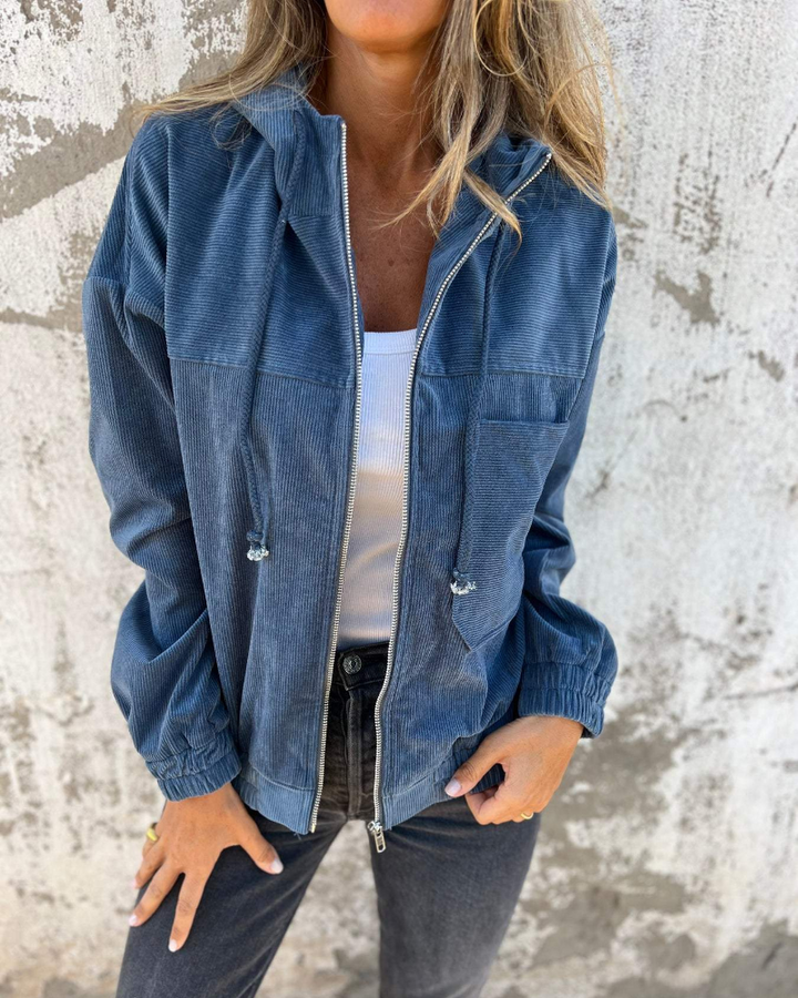 Jaqueta feminina elegante com capuz e zíper, perfeita para o inverno e outono. Estilo casual e moderno.