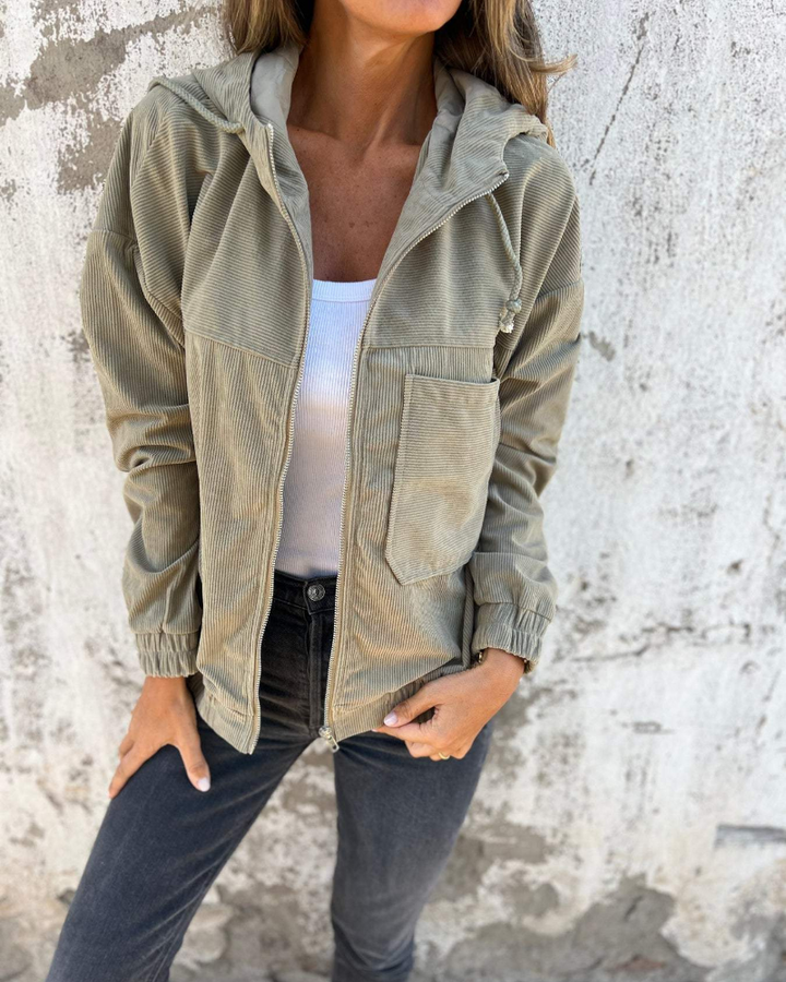 Jaqueta feminina casual com capuz, zíper e estilo moderno. Casaco versátil para outono e inverno.