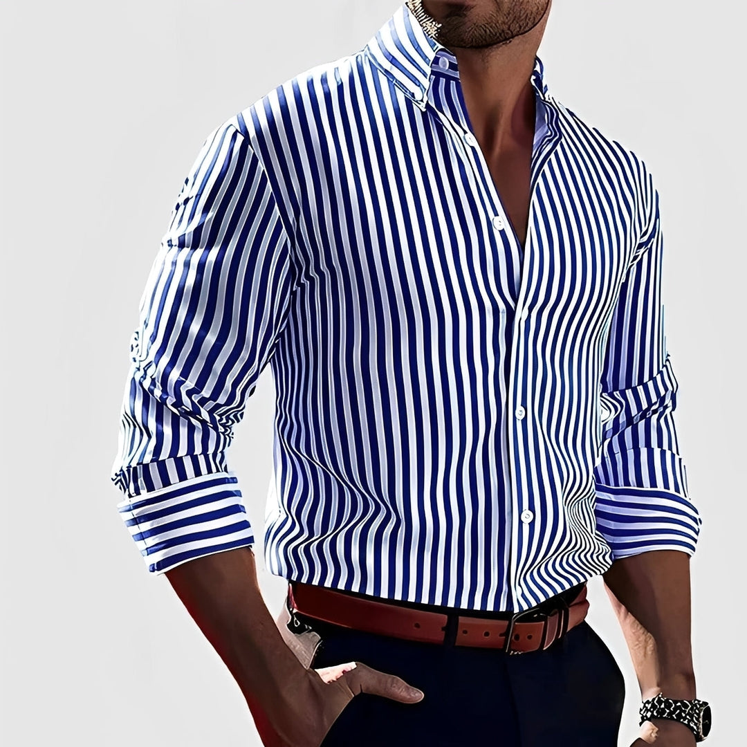 Confortável camisa masculina casual de manga longa listrada. Roupa ideal para o estilo diário na primavera verão.