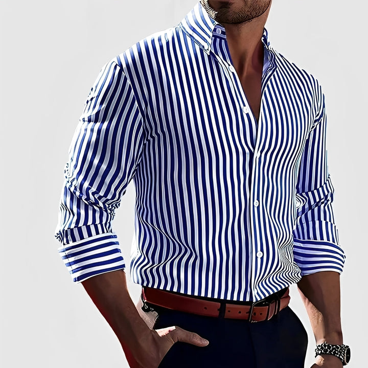 Confortável camisa masculina casual de manga longa listrada. Roupa ideal para o estilo diário na primavera verão.