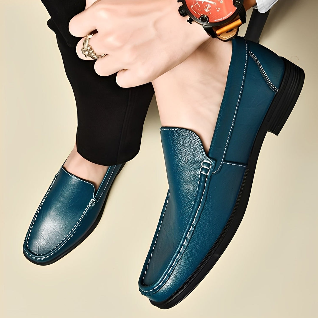 Mocassim masculino preto elegante. Perfeito para conforto diário, casual ou formal.