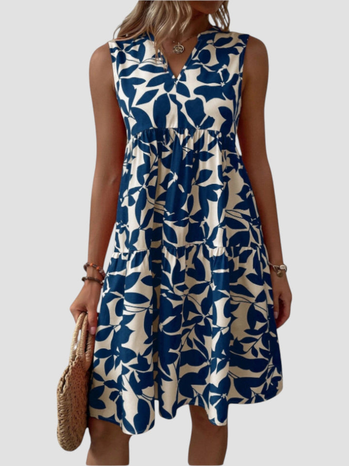 Vestido midi feminino para o verão, com estampa de folhas. Confortável, casual e ideal para o dia a dia.