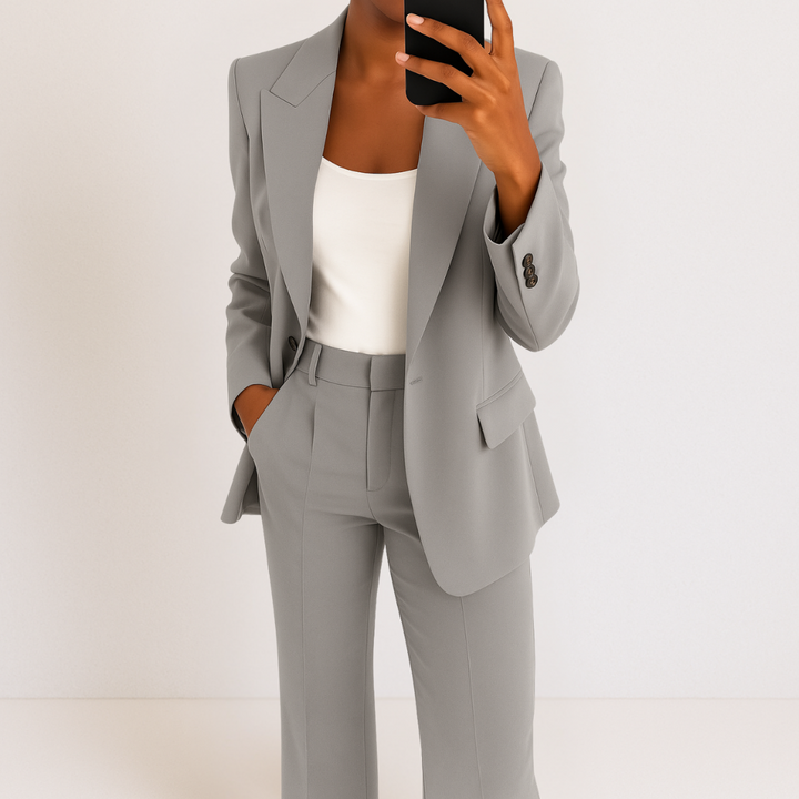 Roupa social feminina clássica de duas peças, terno elegante para moda executiva e eventos.