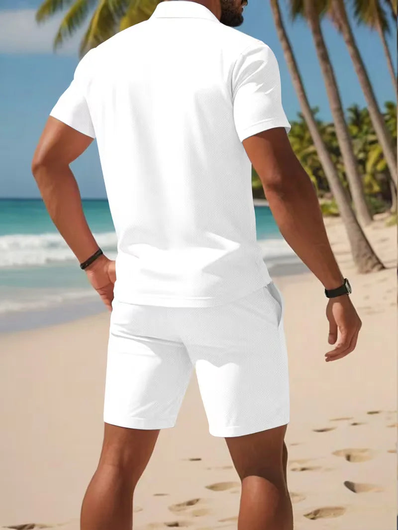 Look casual de verão: conjunto masculino com polo e calção, várias cores disponíveis.