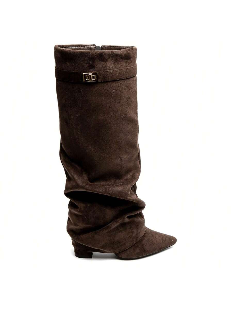 Bota slouch preta feminina, salto baixo e bico pontiagudo, couro vegano durável.