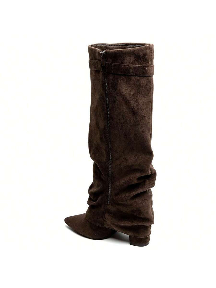 Botas slouch femininas modernas, bico pontiagudo e salto baixo, perfeitas para o outono.