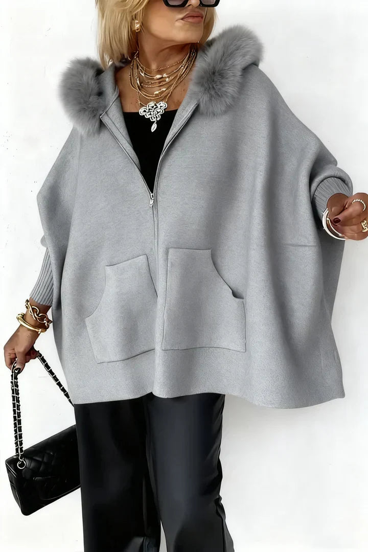 Cardigan curto feminino de corte moderno, perfeito para compor looks de outono inverno com estilo e versatilidade.