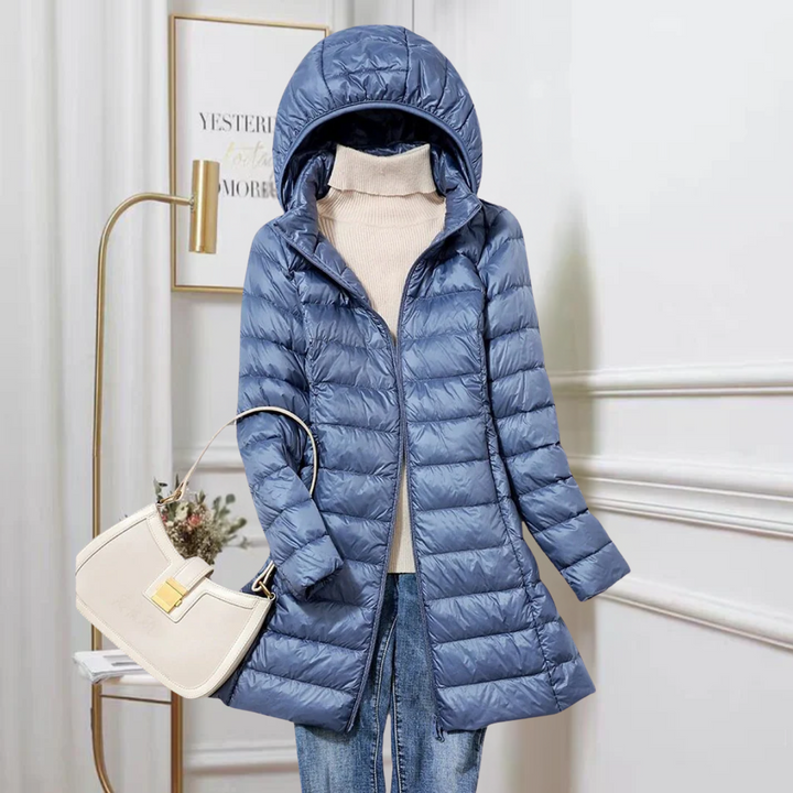 Jaqueta feminina ultraleve versátil para viagens e uso casual. Confortável e estilosa para outono e inverno.