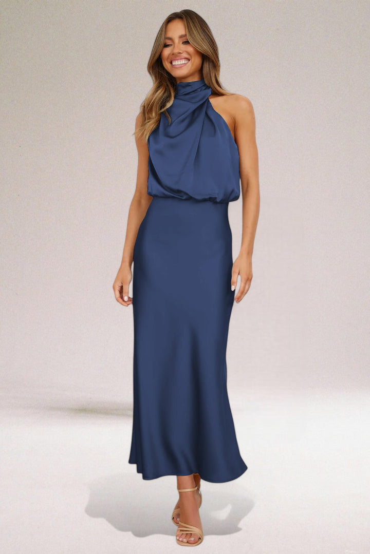 Vestido de mulher chic e elegante, decote halter, ideal para eventos, festas e ocasiões especiais.