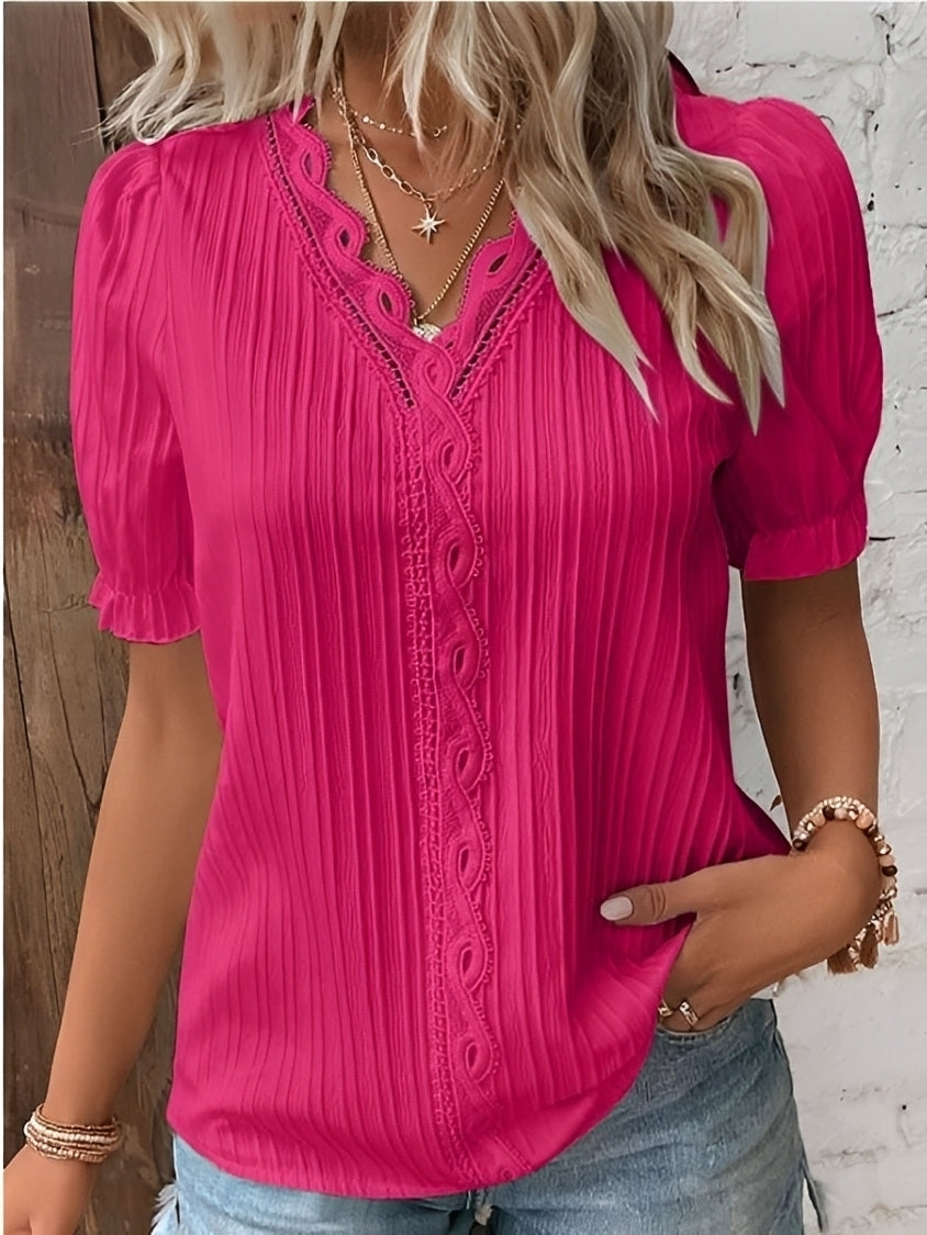 Blusa feminina de verão com decote V, estilo moderno para um look chic e descontraído.