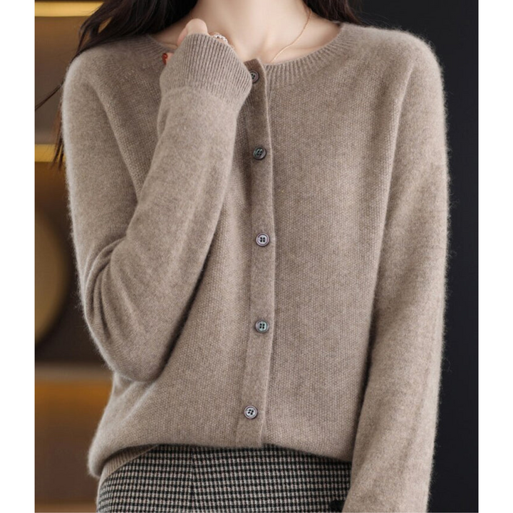 Suéter de malha feminino. Gola redonda, estilo elegante, ideal para roupa de inverno e moda casual.