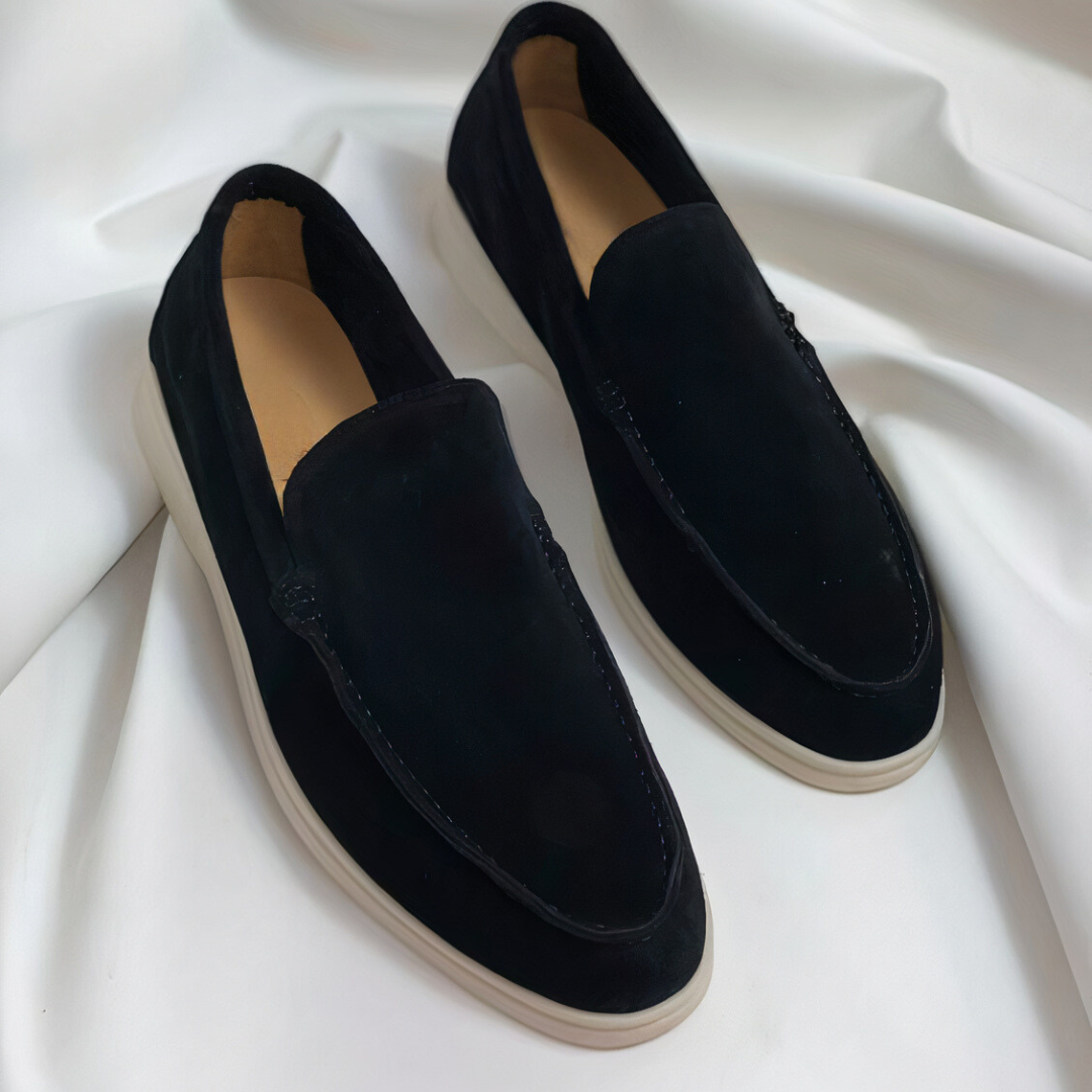 Mocassim masculino preto elegante, ideal para conforto diário e estilo casual ou social.