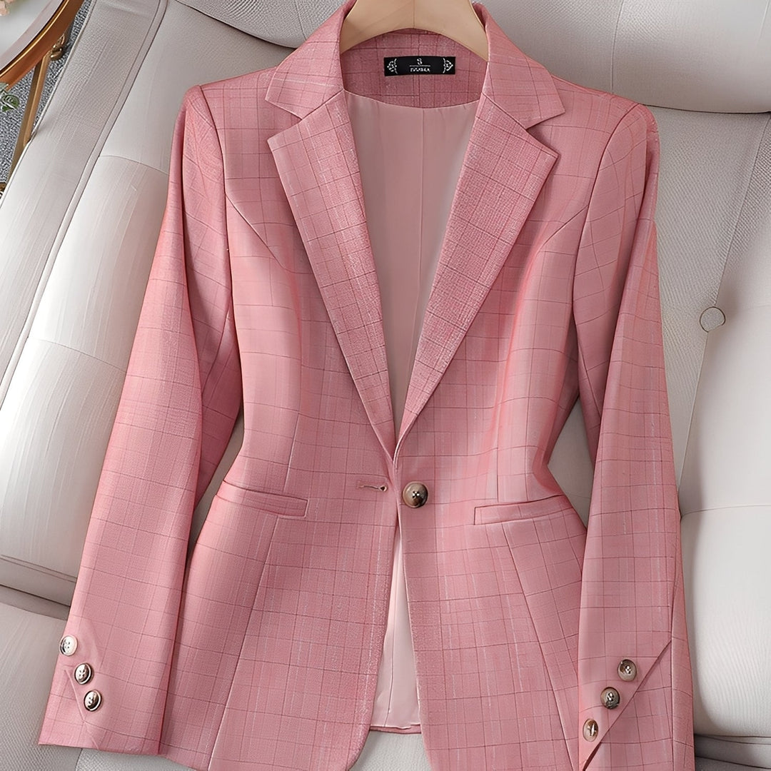 Blazer preto feminino xadrez, uma peça elegante e atemporal para compor looks de trabalho e casuais.