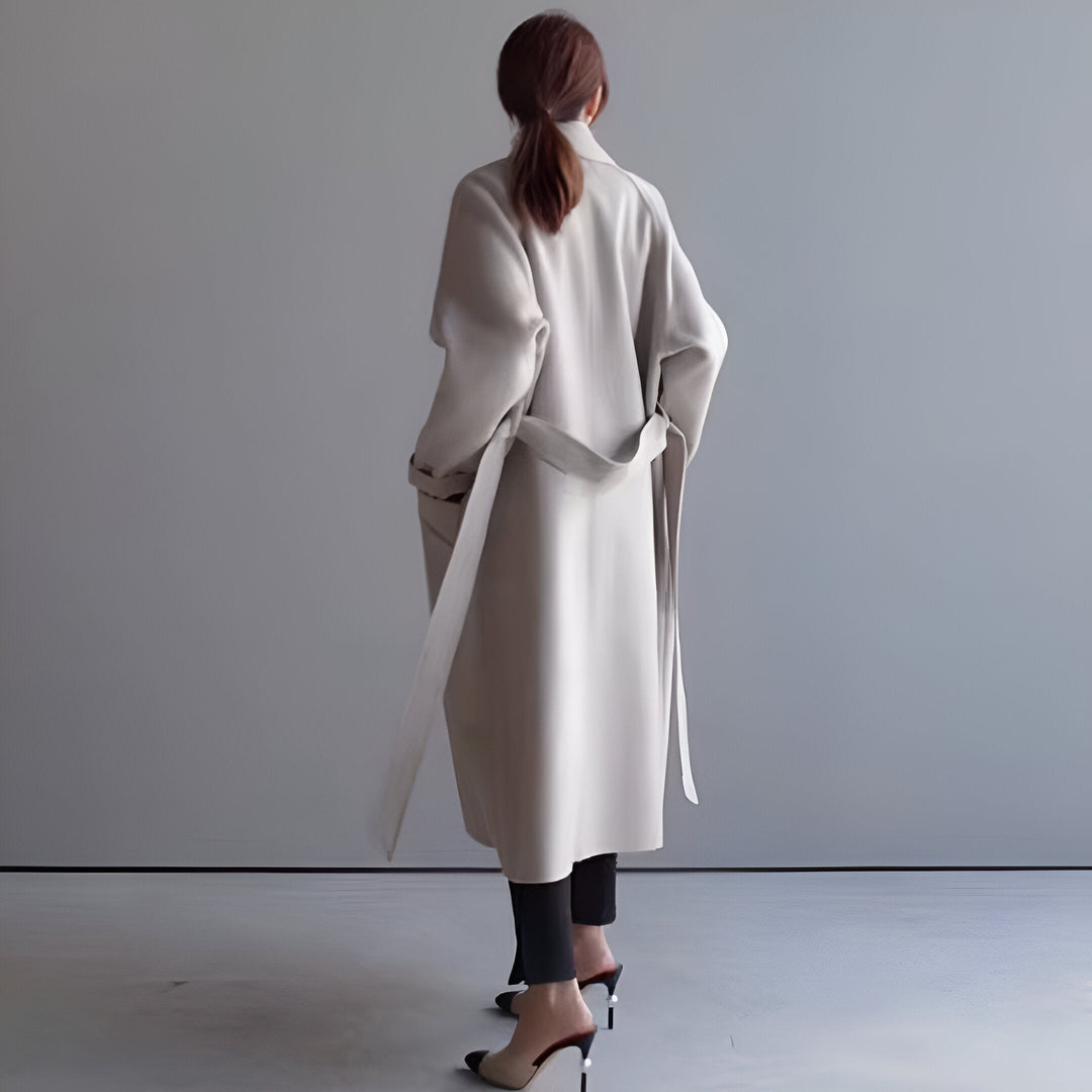 Casaco DianaLisboa com cinto estruturado, moda feminina para inverno e outono.