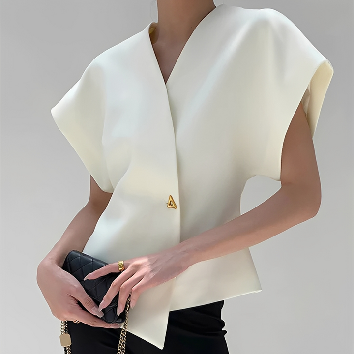Blusa feminina elegante com decote V, perfeita para um look versátil de dia a dia. Moda casual e smart-casual.