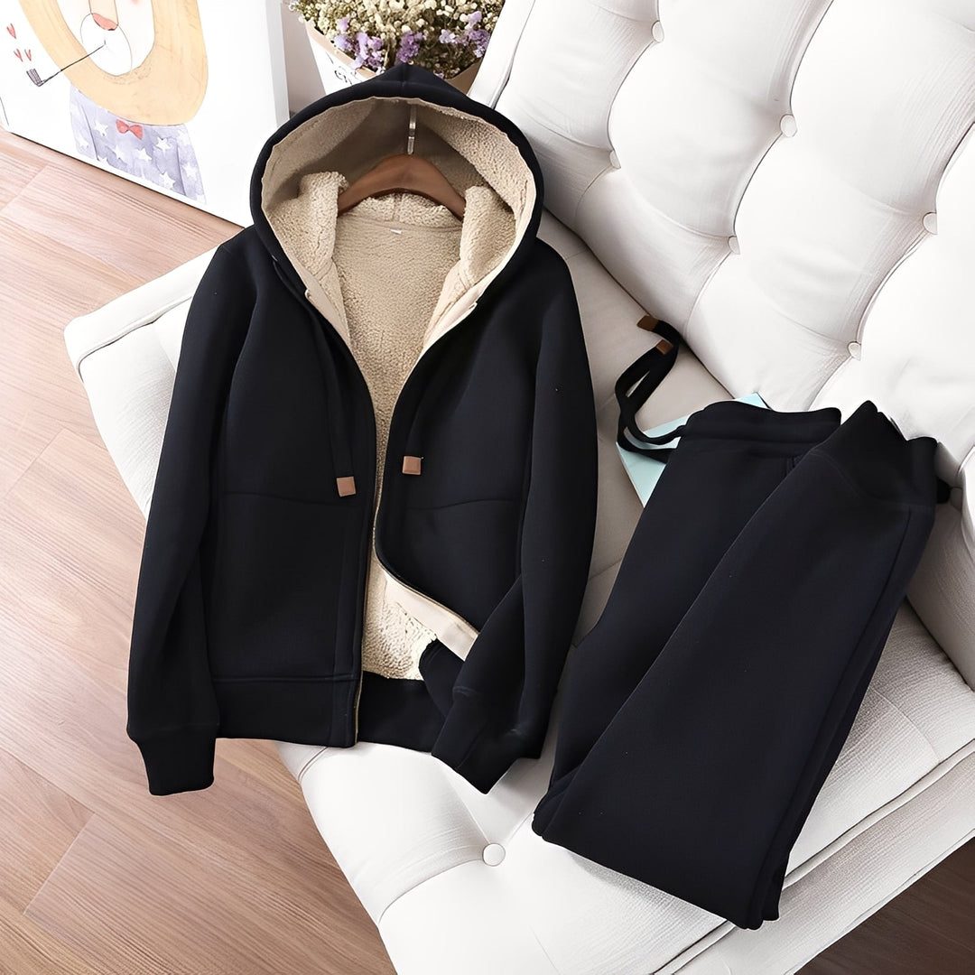 Conjunto feminino de moletom cinza para inverno, calça e blusa, ideal para loungewear e conforto casual em casa.