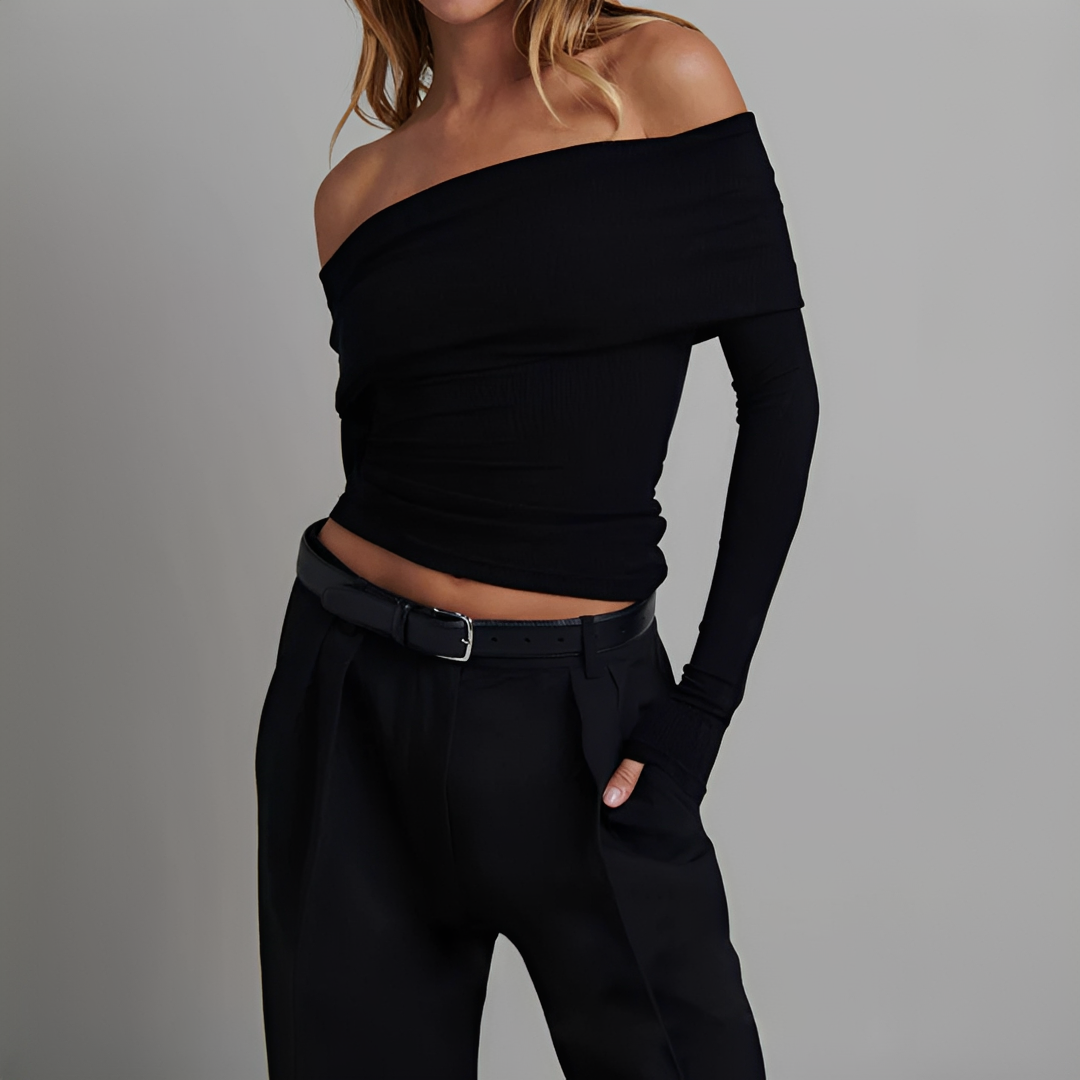 Camisa feminina preta ombro a ombro elegante, manga comprida. Ideal para look casual de verão, estilo moderno e versátil.