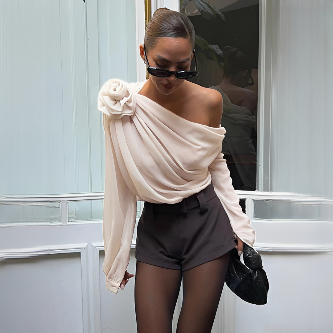 Blusa feminina assimétrica estilosa, ideal para moda verão. Top de um ombro versátil e elegante.