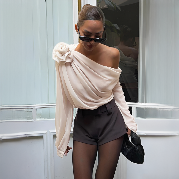 Blusa feminina assimétrica estilosa, ideal para moda verão. Top de um ombro versátil e elegante.