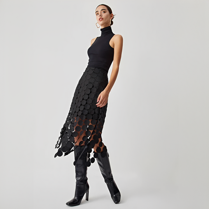 Saia feminina elegante Martha preta, perfeita para looks casuais ou de trabalho no verão. Versátil e chique.