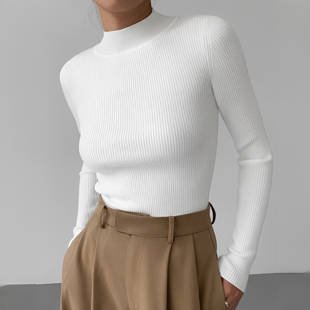 Top feminino aconchegante de manga longa canelado com gola alta, ideal para looks de outono e inverno.