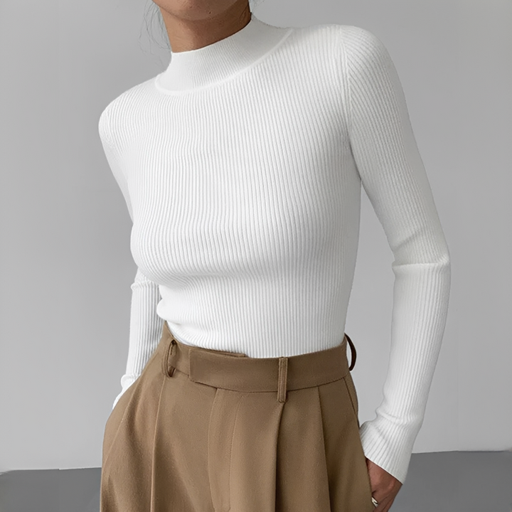 Top feminino aconchegante de manga longa canelado com gola alta, ideal para looks de outono e inverno.