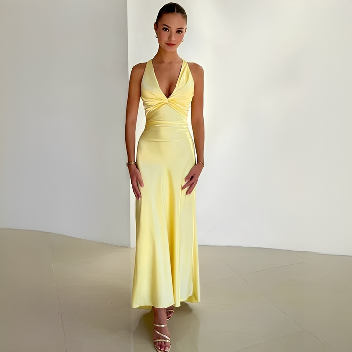 Vestido Longo Feminino Amarelo Elegante sem Mangas. Peça fluida com decote V, perfeita para moda verão e estilo casual.