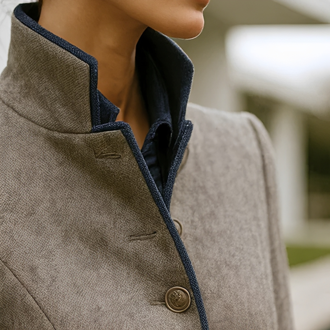 Cardigã Valerie feminino gola alta, peça versátil para looks elegantes ou casuais na moda outono-inverno.
