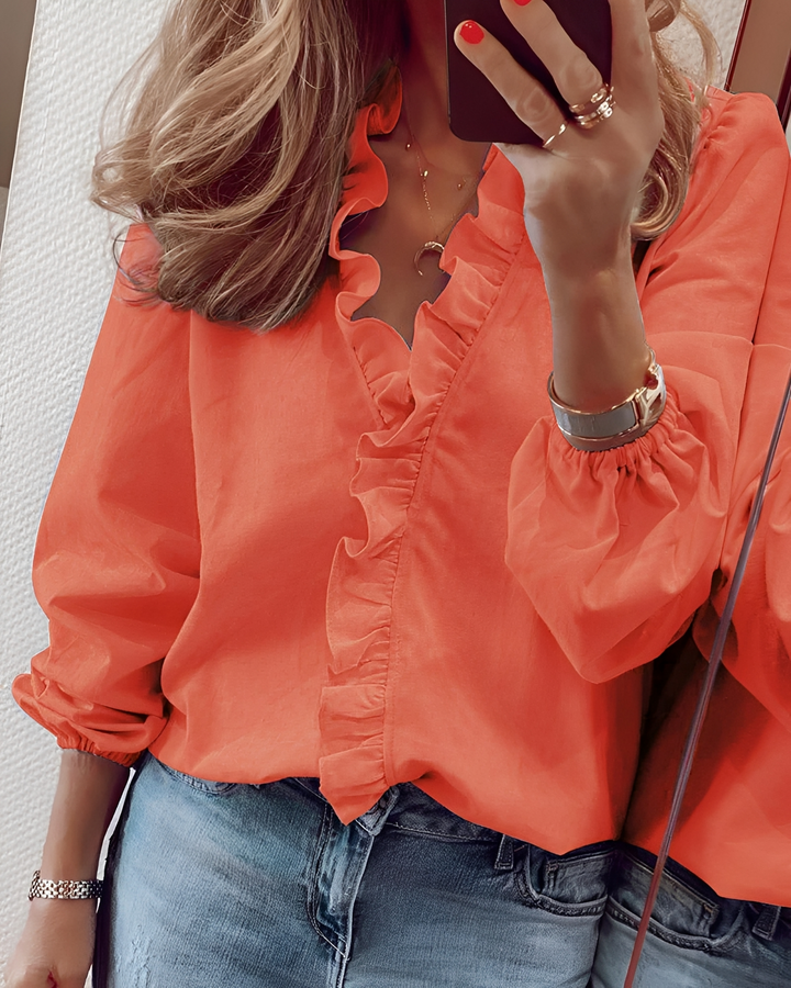 Blusa feminina elegante com babados, um top versátil para o verão e primavera. Moda casual e chic.