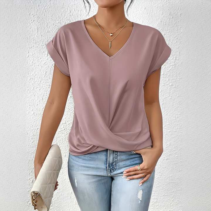 Roupa feminina confortável: camiseta casual de verão com decote V moderno e nó frontal.