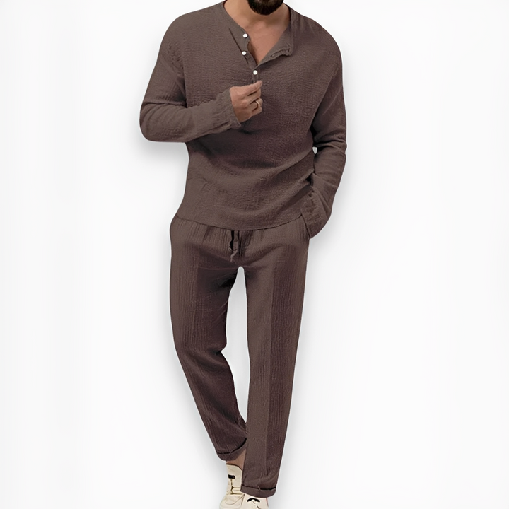 Conjunto masculino de moda verão: calças e top leves para um visual confortável e versátil.