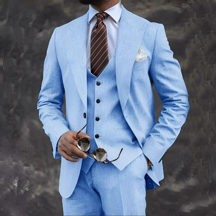 Terno masculino Elwyn de três peças, confortável e elegante, ideal para ocasiões especiais.