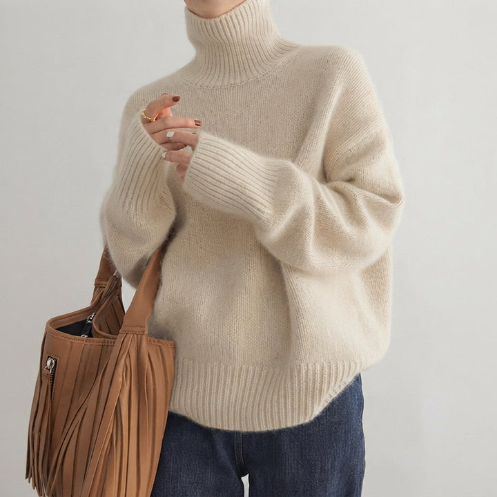 Suéter feminino elegante de tricot com gola alta, perfeito para moda inverno. Conforto e estilo para roupa feminina.