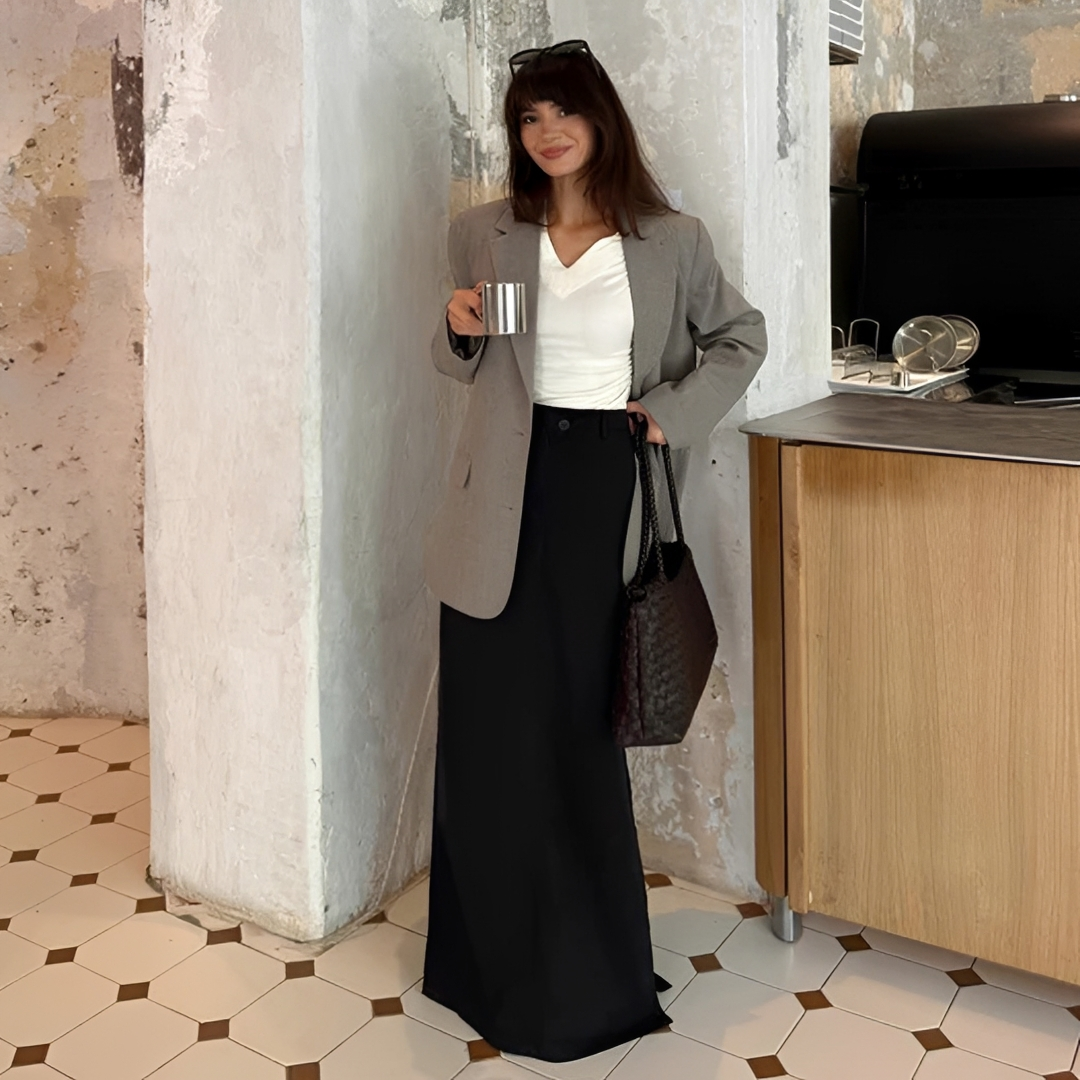 Saia longa preta feminina com botões frontais, estilo casual-elegante para verão. Moda feminina e conforto.