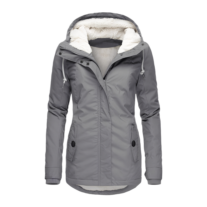 Jaqueta feminina com capuz para inverno, detalhes que combinam elegância e proteção contra o frio.