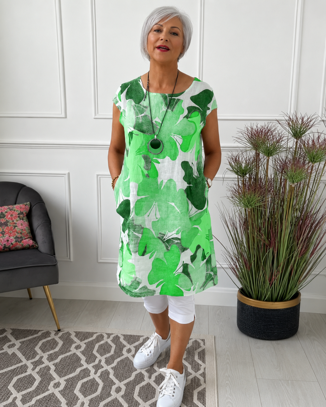 Blusa feminina solta estampada floral, perfeita para o verão. Conforto e estilo casual moderno para o dia a dia.