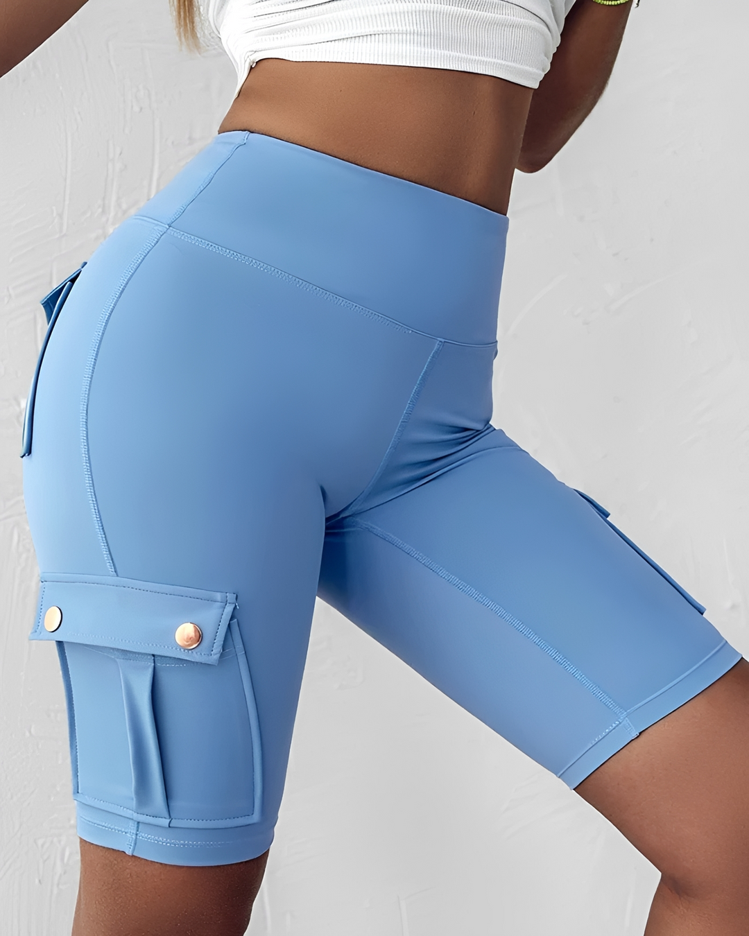 Short feminino casual cintura alta com bolsos, super confortável para o verão 2024. Roupa feminina com estilo.