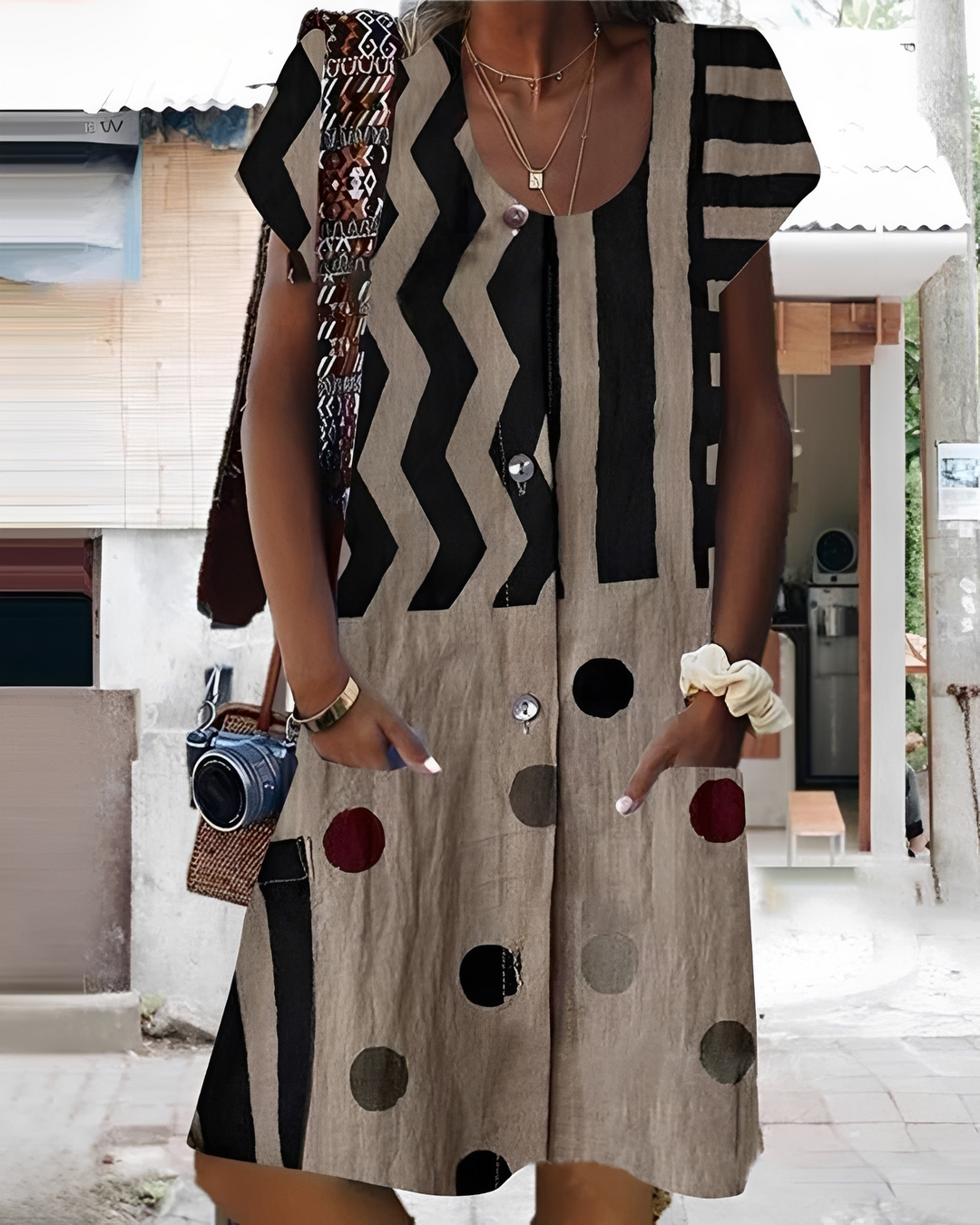 Mini vestido feminino casual com botões, perfeito para o verão. Roupa versátil e descontraída para moda feminina.
