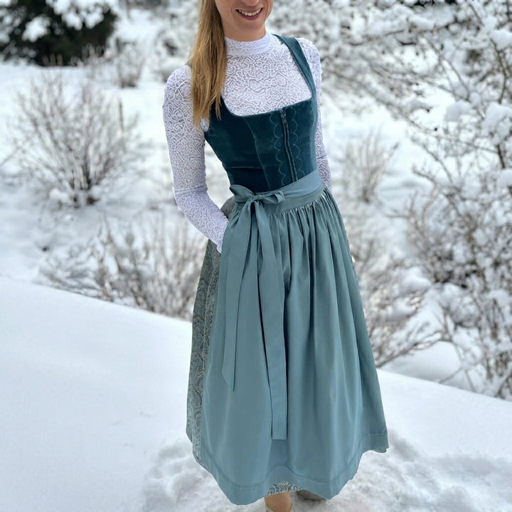 Vestido Dirndl feminino tradicional para Oktoberfest e festas bávaras. Moda alemã elegante.