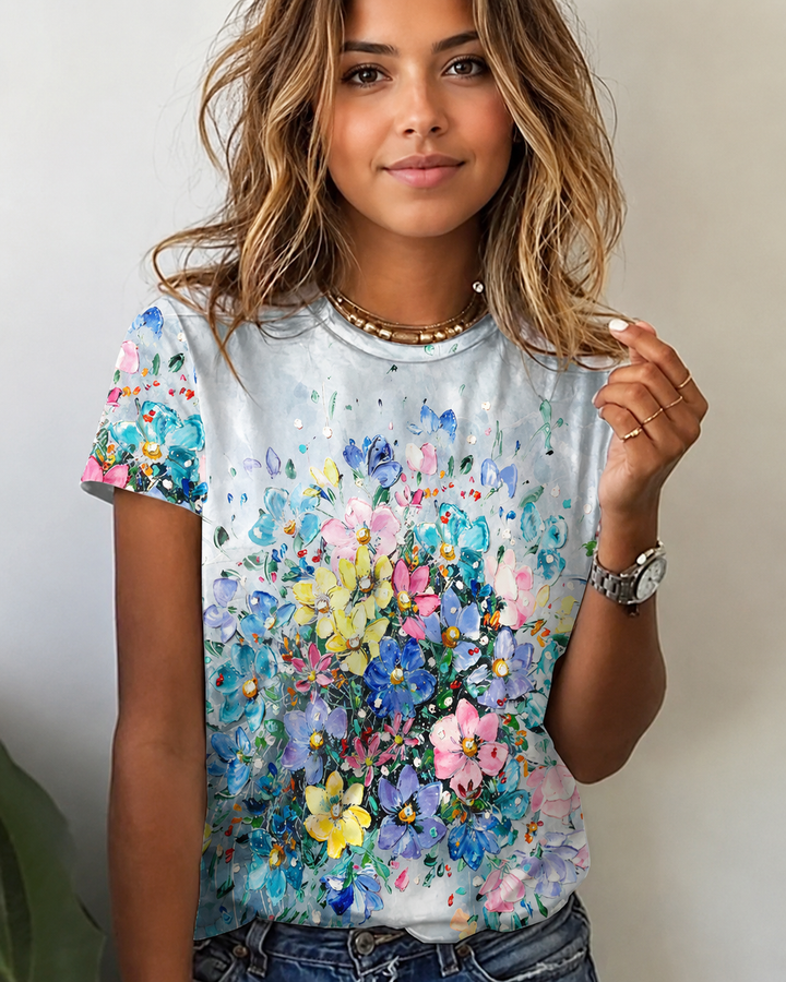 Camiseta feminina confortável e estilosa para o verão. Estampa de borboletas e floral, gola redonda, moda casual versátil.