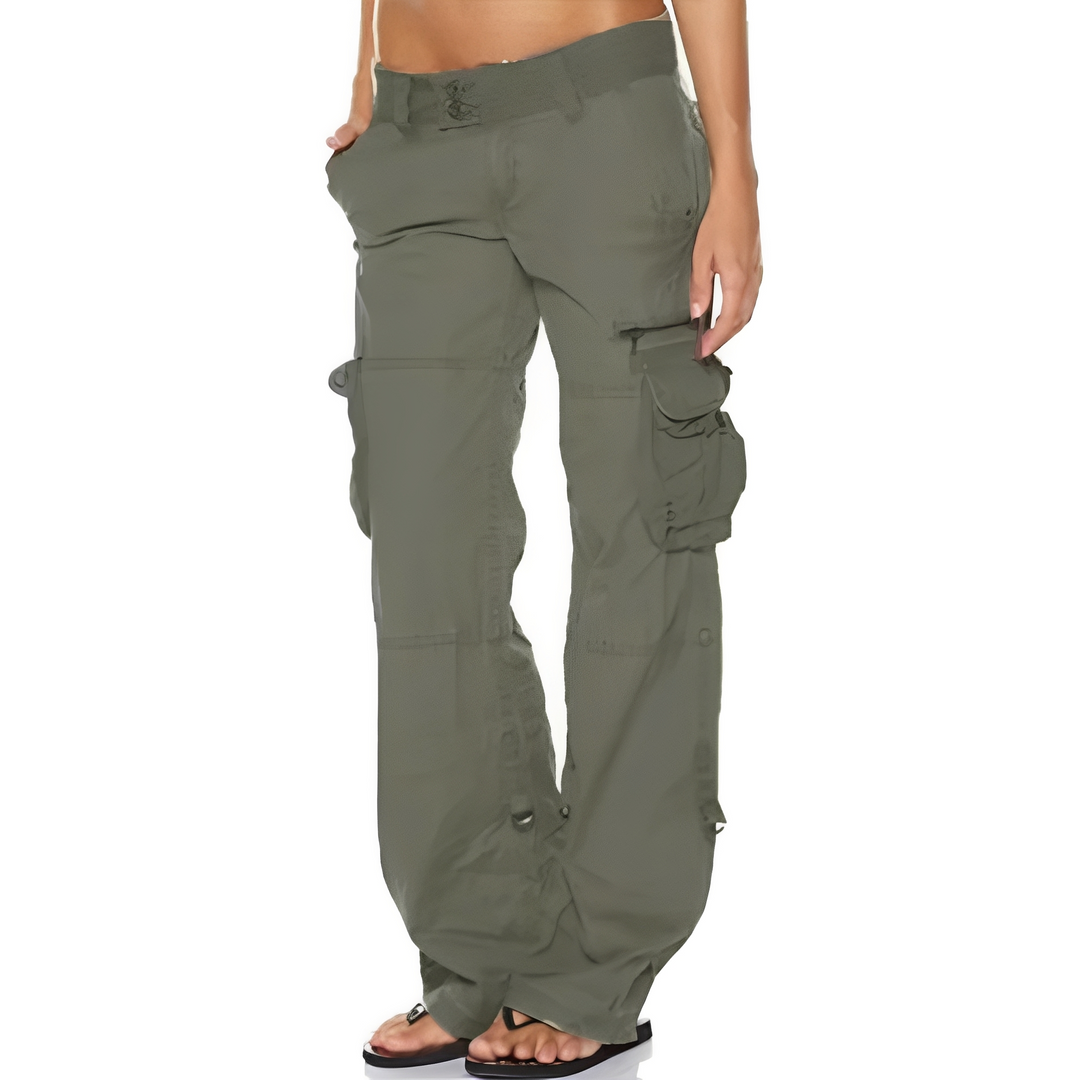 Confortável calça cargo Matilda preta, com bolsos laterais. Design folgado e versátil para o dia a dia.