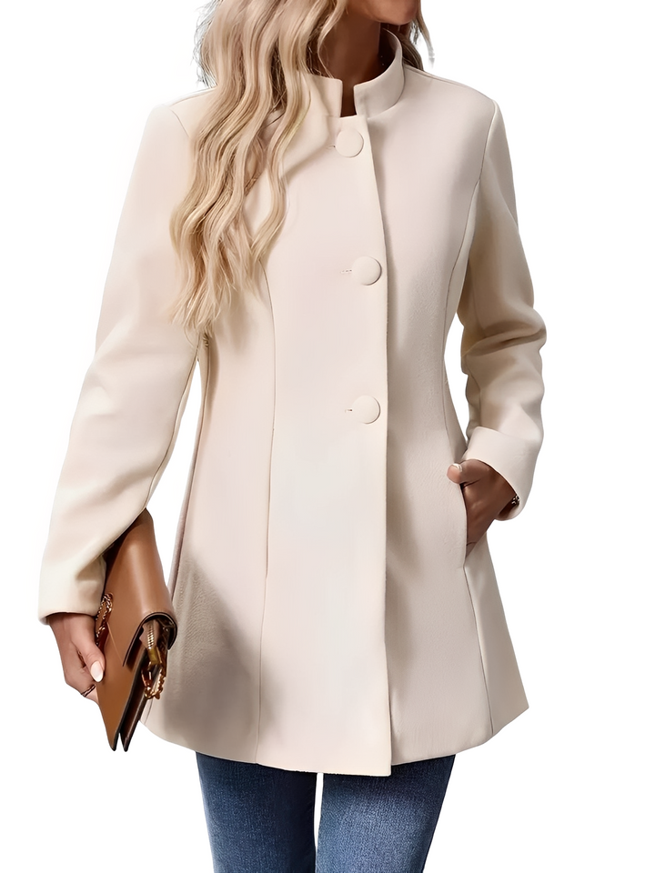 Casaco feminino elegante com botões, ideal para moda inverno, conforto e estilo.