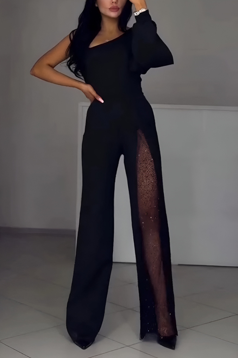 Macacão feminino preto moderno de pernas largas, elegante e versátil, ideal para estilo casual ou ocasiões especiais.
