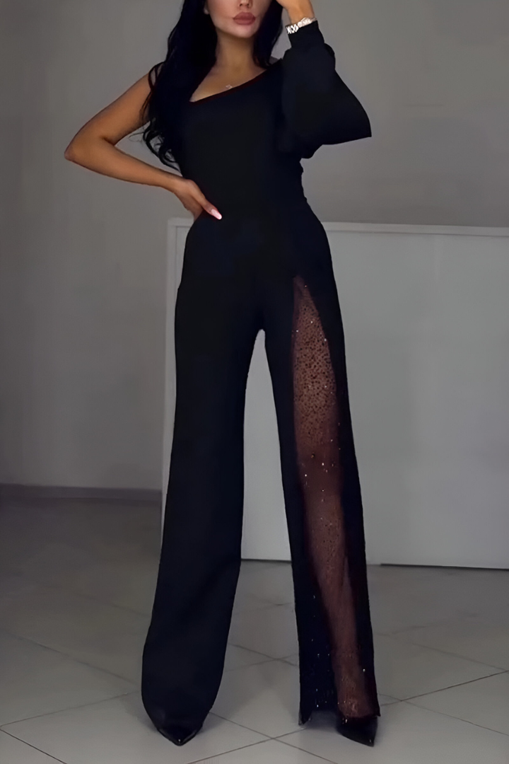 Macacão feminino preto moderno de pernas largas, elegante e versátil, ideal para estilo casual ou ocasiões especiais.