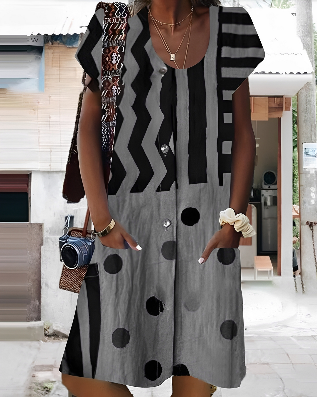 Vestido feminino casual elegante com botões, ideal para o verão. Estilo descontraído para passeios e moda de dia.