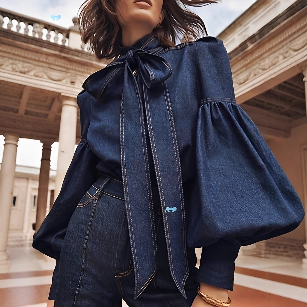 Blusa feminina azul elegante com detalhe de laço, estilo casual chic, perfeita para moda primavera verão.