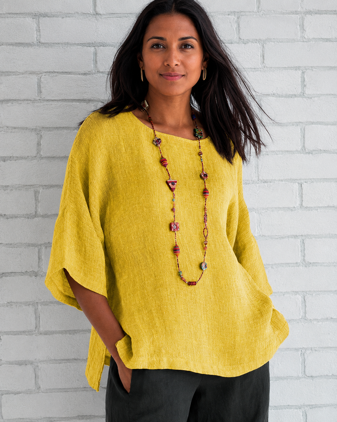 Top feminino casual com gola redonda. Blusa confortável de manga 3/4, ideal para o dia a dia na moda primavera/verão.