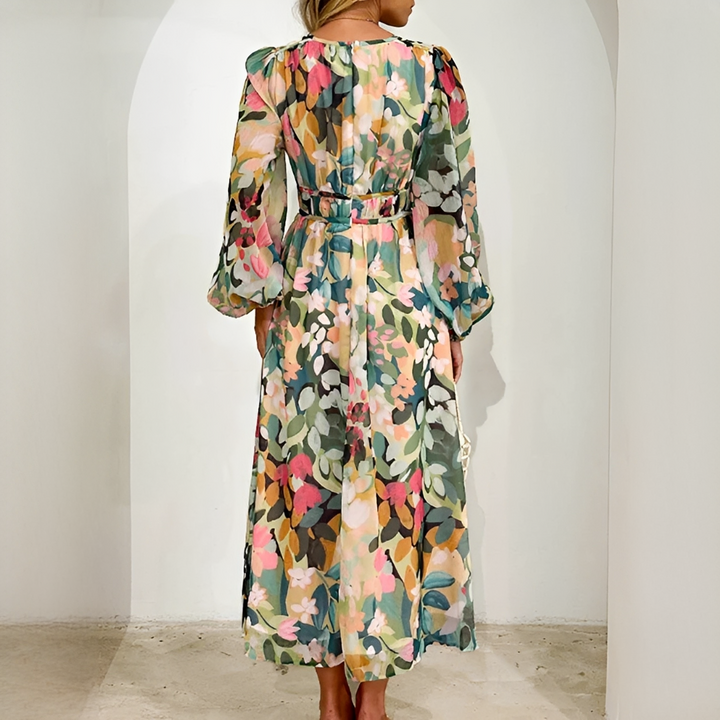 Vestido feminino elegante de manga longa e caimento fluido verde, ideal para looks casuais e versáteis de outono.
